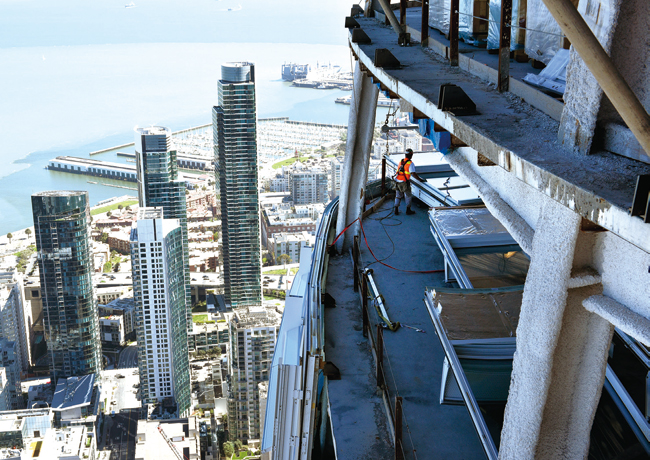 얼마 전 완공한 샌프란시스코 셰일즈포스 타워의 공사 중 모습. 사진 블룸버그