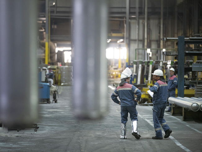 독일 에센주의 한 알루미늄 공장에서 노동자들이 일하고 있다. 사진 블룸버그