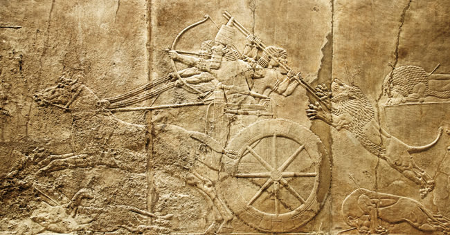 영국 대영박물관에 있는 아슈르바니팔 황제의 ‘사자 사냥’ 부조. 아시리아의 쟁쟁한 정복 군주들은 자신들이 벌인 전투와 사냥을 부조로 만들어 궁전 벽에 걸어 놓는 것을 좋아했다.