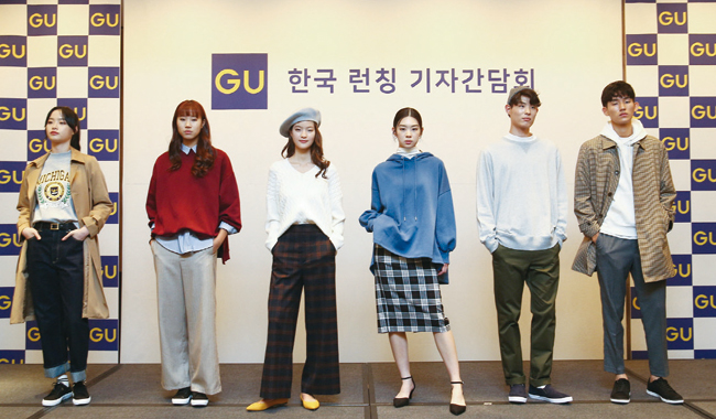7월 19일 서울 포시즌스호텔에서 열린 지유(GU) 한국 출시 기자간담회에서 모델들이 가을 신상품을 선보이고 있다. 사진 에프알엘코리아