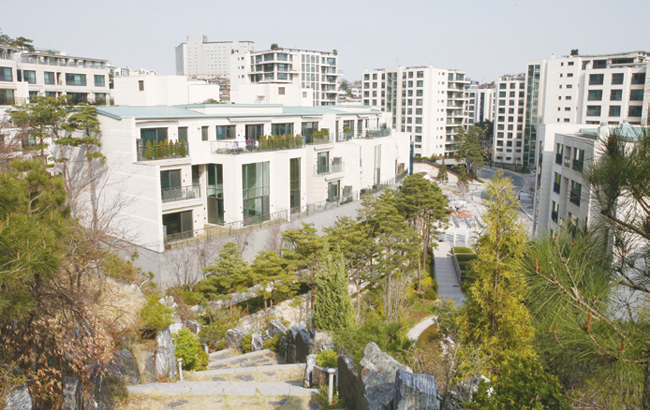 전국에서 가장 비싼 아파트로 꼽히는 서울 한남동의 ‘한남더힐’. 사진 조선일보 DB
