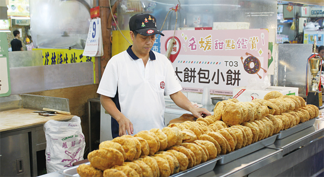 대만 타이베이 ‘스린 야시장’에서 파는 다빙바오샤오빙(大餅包小餅). 사진 이윤정 기자