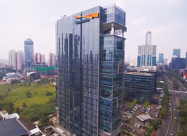 인도네시아 자카르타 남부 중심상업지구 라수나사이드 대로에 위치한 다나몬뱅크 본사 건물 전경. 일본 3대 은행인 미쓰비시UFJ금융그룹(MUFG)은 최근 다나몬은행 지분을 40% 확보했다. 사진 구글