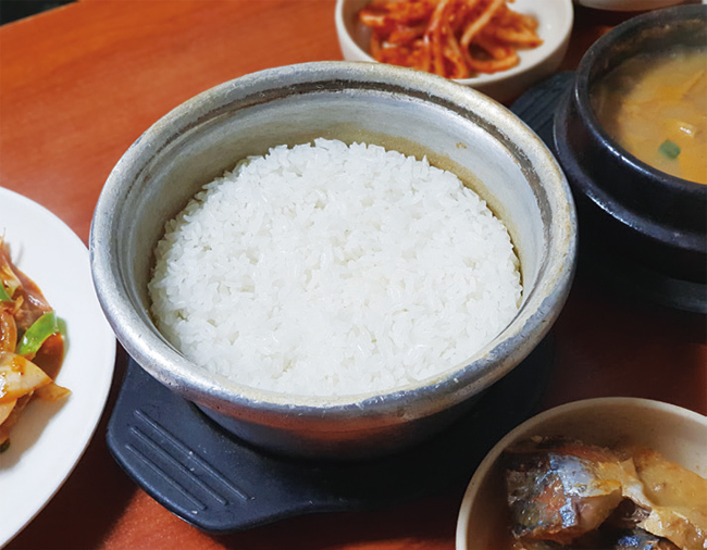 광주식당에서 만날 수 있는 양은냄비밥. 사진 김하늘