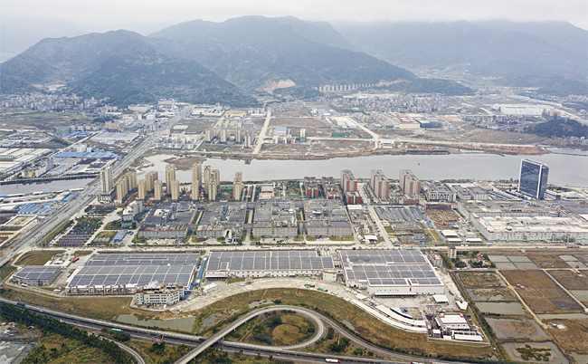 중국 푸젠성(福建省) 닝더(寧德)에 있는 CATL의 전기차 배터리 생산공장 전경. 사진 블룸버그