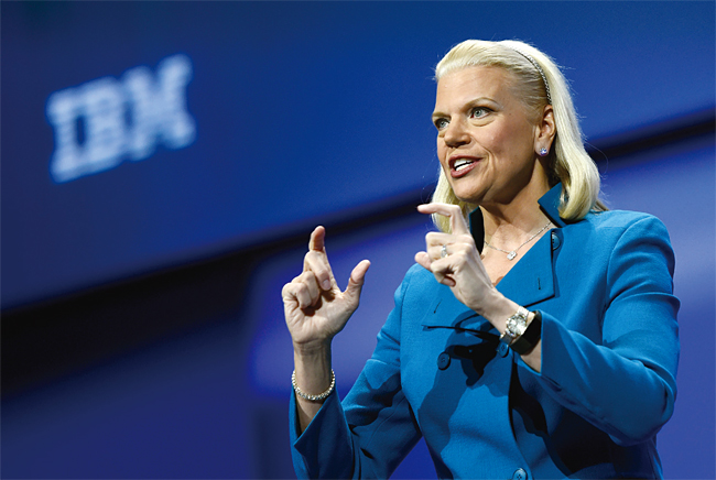 클라우드 소프트웨어 기업 레드햇을 340억달러에 인수하기로 한 지니 로메티 IBM 회장. 사진 블룸버그