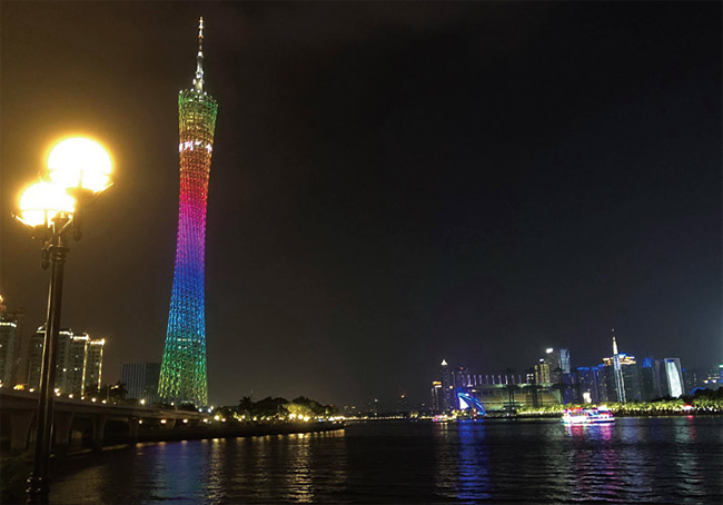 광저우 타워가 보이는 주강의 야경. 사진 이용성 차장