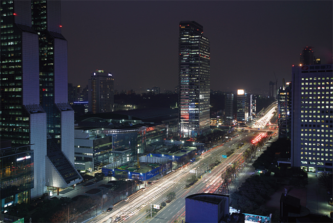 서울 강남 지역의 야경. 사진 블룸버그