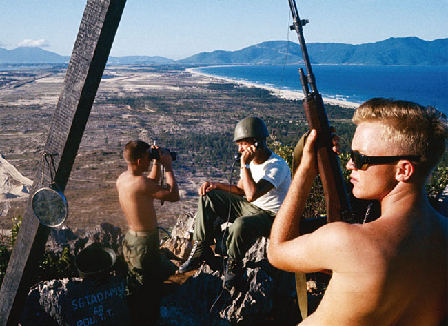 베트남전쟁 당시 다낭에 주둔한 미군 병사들. 사진 트위터 캡처