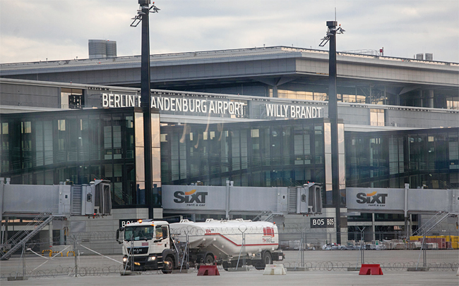 베를린-브란덴부르크 ‘빌리 브란트’ 공항은 영어 BBI, 독일어 BER로 표기된다. 사진 블룸버그