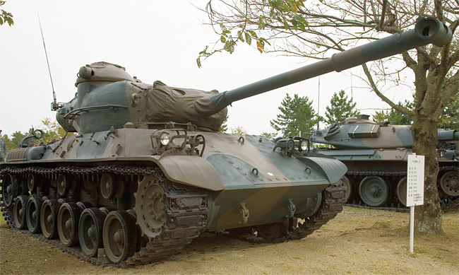 제2차 세계대전 후 일본이 만든 최초의 전차인 61식 전차. 하지만 배치 시점을 기준으로 볼 때 성능이 너무 뒤져 곧바로 후속 전차 개발에 나서야 했다. 사진 위키미디어