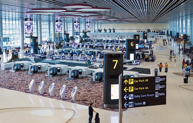 영국 공항·항공사 평가업체 스카이트랙스가 7년 연속 세계 최고 공항으로 선정한 싱가포르 창이공항. 사진 블룸버그