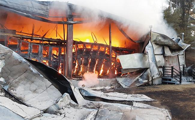지난해 12월 17일 충북 제천시 아세아시멘트 공장에 있는 ESS에서 화재가 발생했다. 사진 연합뉴스