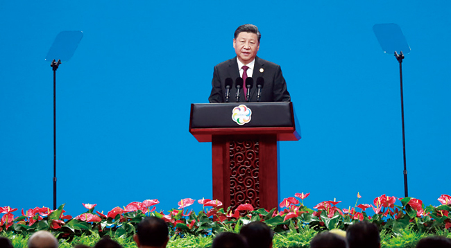 시진핑(習近平) 중국 국가주석이 15일 중국 베이징에서 열린 제1회 아시아문명대화대회에서 개막 연설을 하고 있다. 사진 연합뉴스