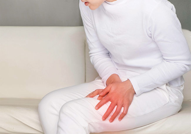 허벅지 통증은 일반적으로 뒤쪽이 저리고 당기는 증상으로 나타난다. 그런데 특이하게 허벅지 앞쪽 통증을 호소하는 사람들이 있다. 허벅지 앞쪽 통증의 대표적인 원인은 ‘추간판 탈출증’과 ‘대퇴신경 지각이상증’이다.