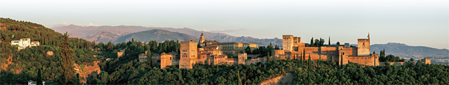 스페인 남부 안달루시아 지방인 그라나다에 있는 알람브라 궁전. 이슬람 문화의 영향을 받아 이국적인 풍경을 보여준다. 사진 위키미디어