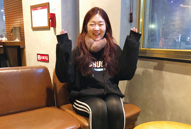 유튜버 한시연씨가 1월 12일 서울 가산동의 한 카페에서 ‘이코노미조선’과 인터뷰하고 있다. 사진 구정하 인턴기자