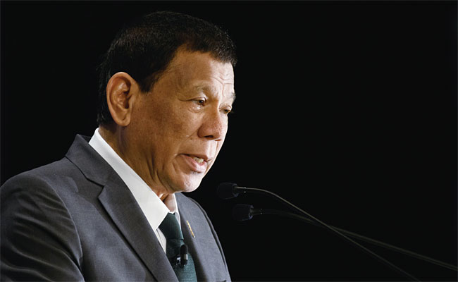 로드리고 두테르테 필리핀 대통령은 재벌과의 전쟁을 선포했다. 사진은 지난해 5월 일본에서 열린 콘퍼런스에서 연설하는 두테르테 대통령. 사진 블룸버그
