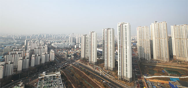 2월 20일 경기도 수원 시내 아파트 단지. 사진 연합뉴스