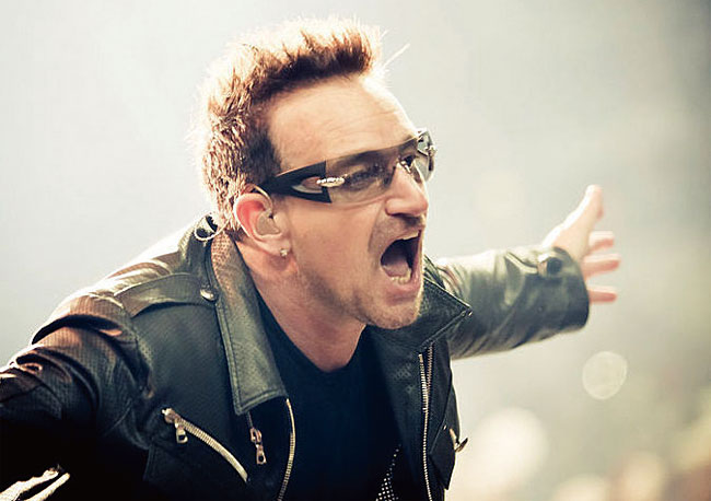 아일랜드 밴드 U2의 리드보컬 보노. 사진 위키피디아