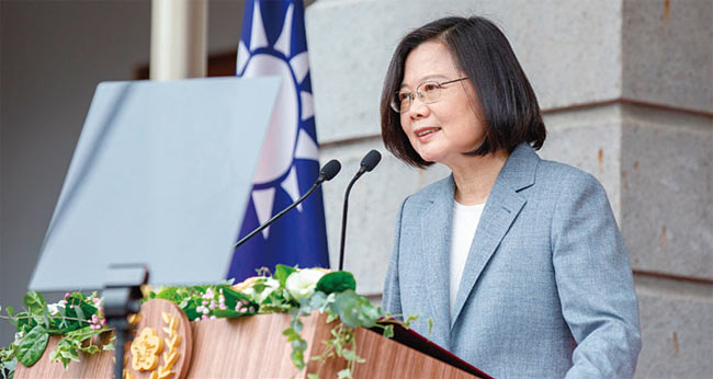 차이잉원 대만 총통이 지난 5월 20일(현지시각) 타이베이빈관 야외무대에서 연설을 하고 있다. 사진 AP연합