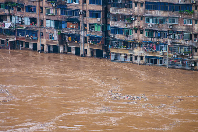 중국 서남부 충칭(重慶) 치장현의 주거 지역이 7월 1일(현지시각) 폭우로 침수됐다. 사진 연합뉴스