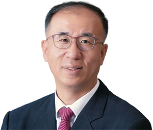 하태흥서울대 사법학 학사, 법학 석사, 사법시험 37회, 사법연수원 27기, 전 대법원 재판연구관(조세조 총괄연구관), 전 서울행정법원 부장판사