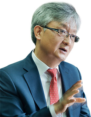강인수서울대 경제학, 미 캘리포니아대 경제학 석·박사, 유엔개발계획·아시아개발은행 컨설턴트, 대외경제정책연구원 책임연구원, 현대경제연구원 원장 / 사진 조선일보 DB