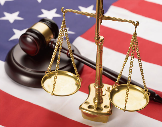 미국의 특허소송은 배심원이 특허 무효 여부, 특허 침해 여부, 손해배상 액수 등의 핵심적인 쟁점을 결정하는 지구상 거의 유일한 재판제도를 채택하고 있어 국내 기업도 주의를 기울여야 한다.