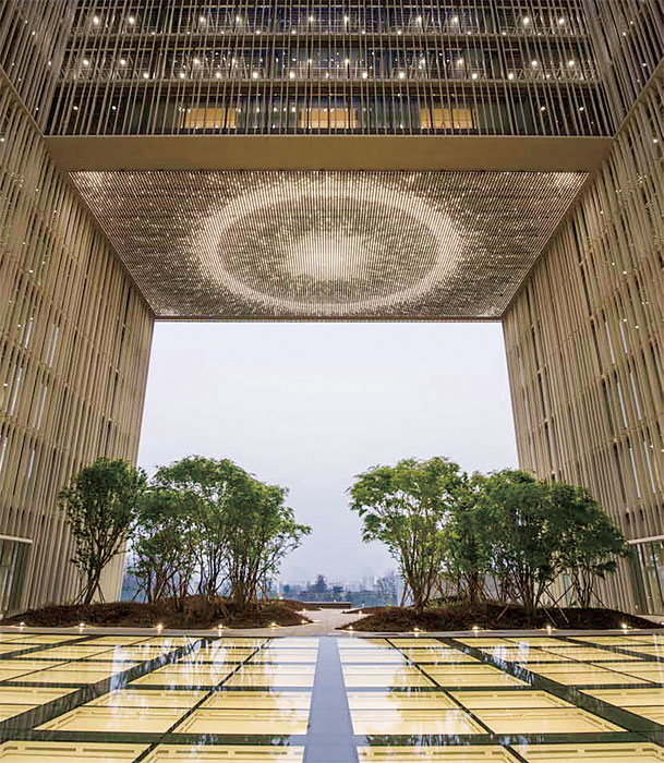 서울 용산구 아모레퍼시픽 사옥 5층 옥상정원. 사진 현대건설