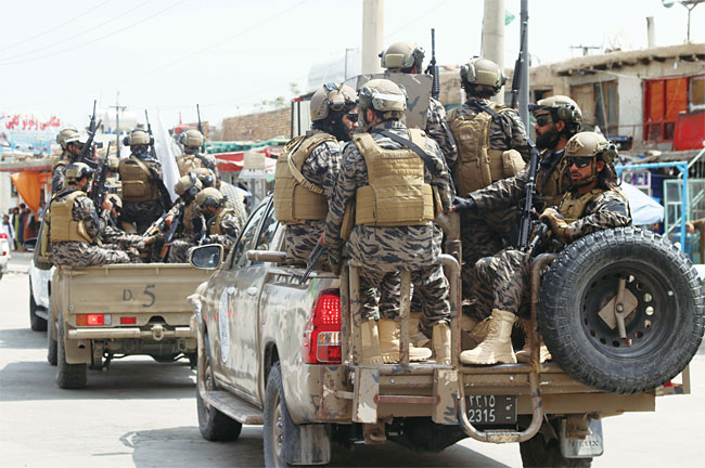아프가니스탄 수도 카불을 점령한 탈레반 특수부대원들. 사진 AP연합