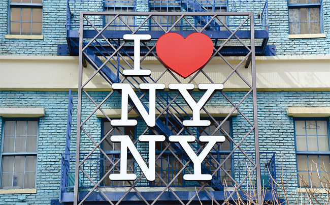 밀턴 글레이저가 만든 ‘I♥NY’ 로고는 비주얼 브랜딩의 전설적인 사례로 꼽힌다. 사진 어도비스톡