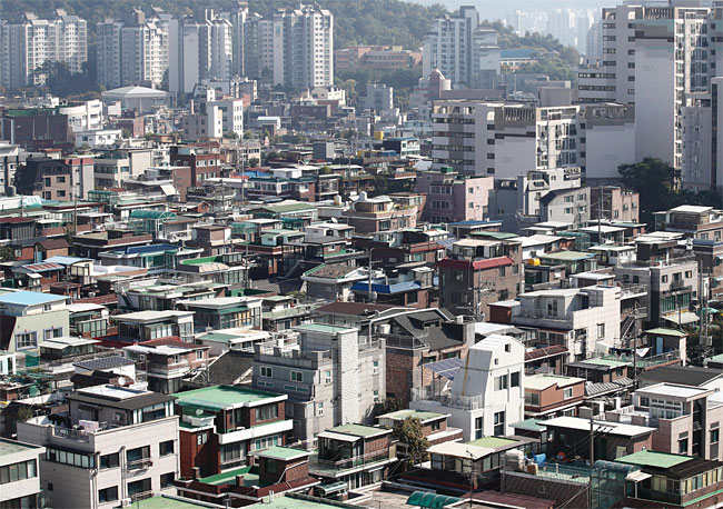 노후된 주택이 있는 서울의 한 빌라촌. 사진 연합뉴스