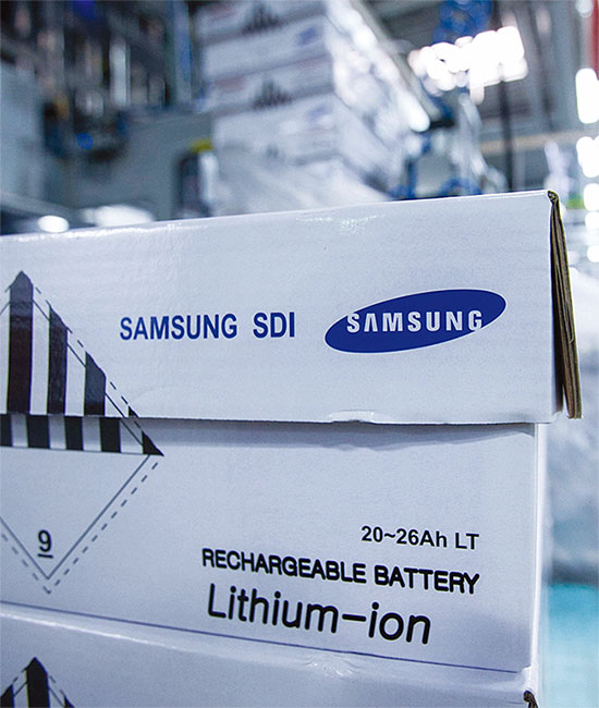 삼성SDI 리튬 이온 배터리가 담긴 박스. 사진 블룸버그