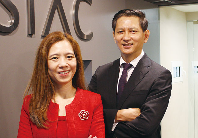 싱가포르국제중재센터(SIAC) 글로리아 림(왼쪽) CEO와 찬 랭 선 시니어 카운슬. 사진 이미호 기자
