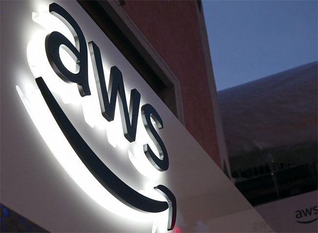 AWS는 고객사들이 필요한 디지털 기술과 지식을 습득할 수 있도록 지원하고 있다. 사진 블룸버그