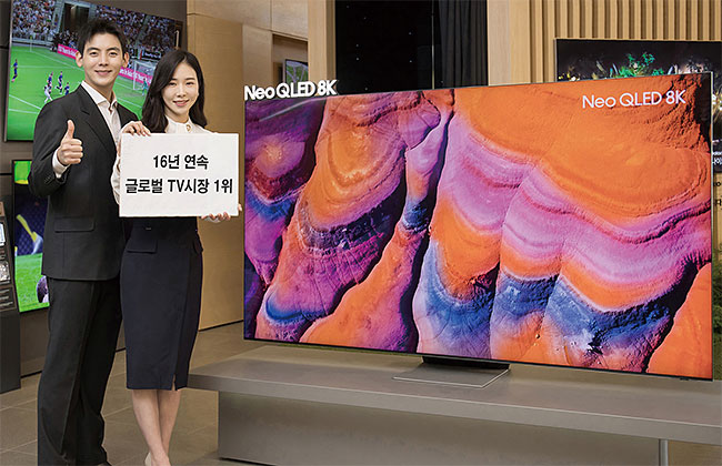 삼성전자 모델이 삼성 QLED TV를 홍보하고 있다. 사진 삼성전자