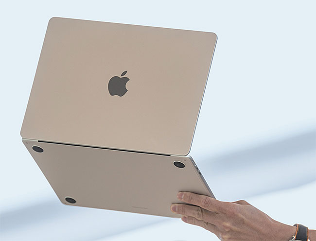 자체 시스템반도체를 탑재한 애플 노트북. 사진 블룸버그