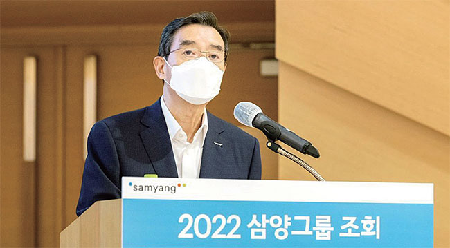 김윤 삼양그룹 회장이 7월 11일 상반기 성과와 하반기 경영 방향에 대해 설명하고 있다. 사진 삼양그룹