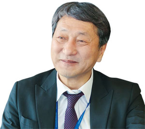 김정웅 서플러스글로벌 대표
연세대 금속공학,
KDI 국제정책대학원
국제통상법과정,
서울대 융합과학기술대학원,
2015년 6월 ‘이달의 무역인 상’,
2015년 10월 무역의 날
대통령상 수상 사진 최지희 기자