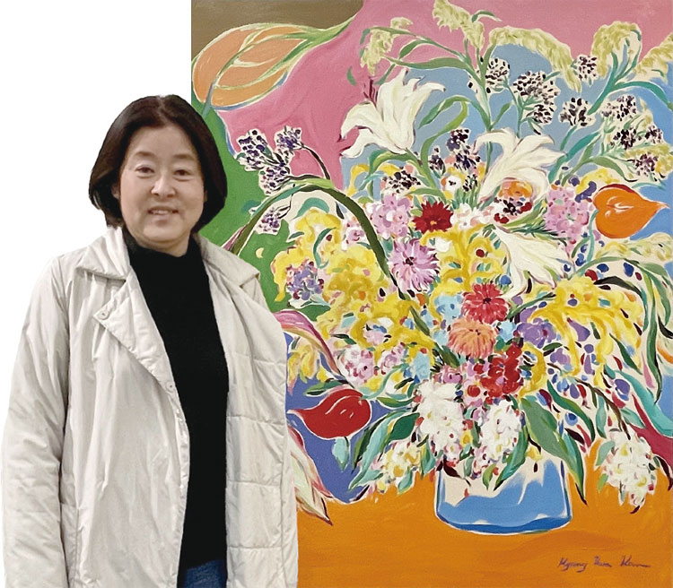 박소연 아트앤라이프 대표
서울여대 산업미술·
그래픽디자인,
전 비핸즈(바른손
카드) 대표광양 인서리공원 전시장에서 김경화 작가의
작품 앞에 선 박소연 아트앤라이프 대표. 사진 이신혜 기자