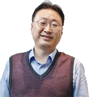정병찬 블루엠텍 공동대표
중앙대 약학, 전 한국얀센 면역사업본부장,
전 안트로젠 영업마케팅 총괄이사,
전 동구바이오제약 영업마케팅 본부장