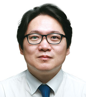 강함수 
에스코토스 컨설팅 대표
성균관대 신문방송학 
박사 수료, 현 성균관대 
미디어문화융합대학원 겸임교수, 전 에델만코리아 이사