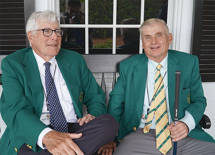 지미 던(오른쪽)이 미 PGA투어의 정책 이사회 의장을 맡고 있는 에드워드 헐리히와 이야기를 나누고 있다. 사진 민학수 기자