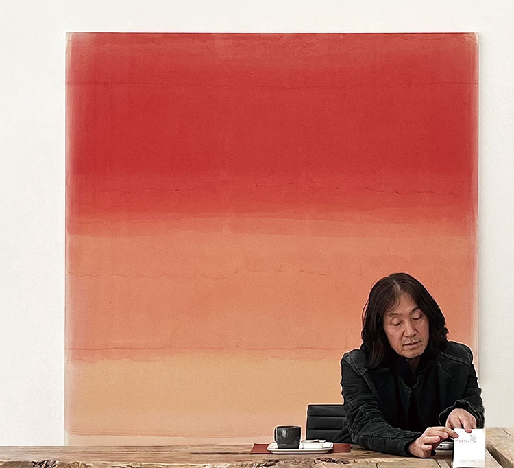 김택상 작가가 경기도 일산 자신의 아틀리에에서 인터뷰하고 있다. 사진 아르테케이 