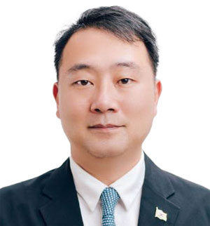 양욱 아산정책연구원 
연구위원
서울대 법대, 국방대 국방관리대학원 석·박사, 현 한남대 
국방전략대학원 겸임교수, 
현 육사 군사사학과 
외래교수, 현 3사 초빙교수