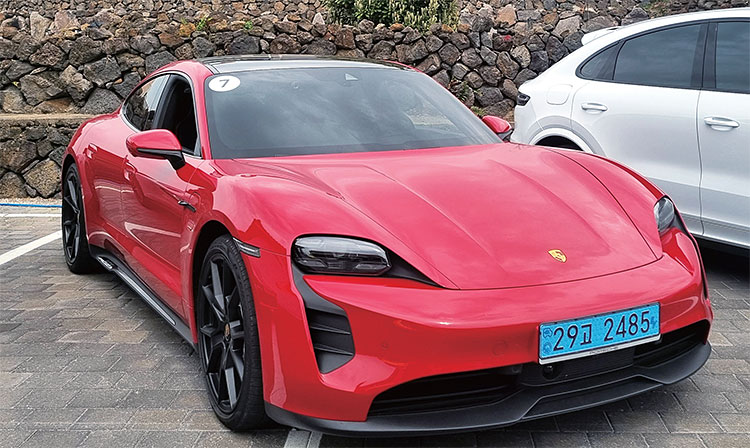 포르셰 타이칸 GTS. 사진 고성민 기자