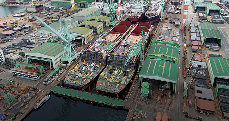 5월 26일 경남 거제시 삼성중공업 
거제조선소 3번 독에서 LNG선 4척이 
동시에 건조되고 있다. 사진 삼성중공업