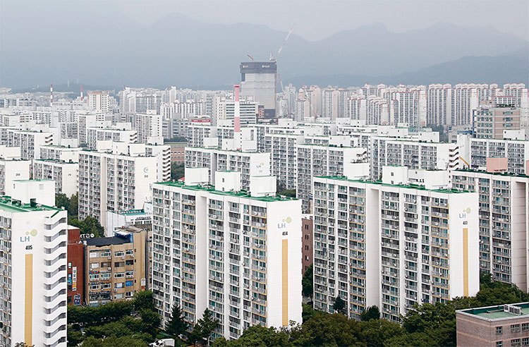 서울 아파트값이 1년여 만에 상승 전환했다. 사진 뉴스1