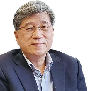 김경원
세종대 경영경제대학장
현 세종대 부총장, 전 대성
합동지주 사장, 전 CJ그룹 전략총괄기획 부사장,
전 삼성경제연구소 전무,
전 삼성증권 리서치센터장